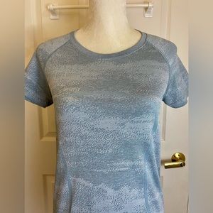 Lululemon Run Swiftly Tech Short Sleeve Tee. Blue-Gray. Size 10.